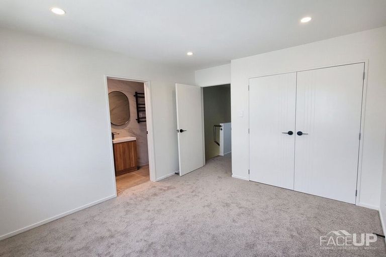 Photo of property in 64e Triangle Road, Massey, Auckland, 0614