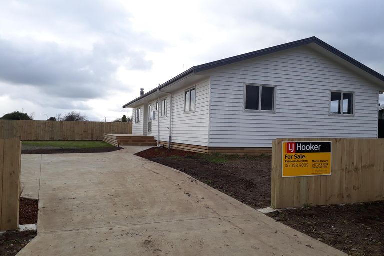 Photo of property in 5 Walton Street, Bulls, 4818