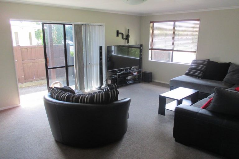 Photo of property in 12 Hillcrest Drive, Kelvin Grove, Palmerston North, 4414