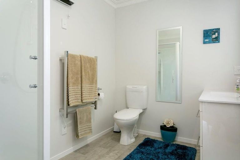 Photo of property in 2 Golders Place, Richmond Heights, Taupo, 3330