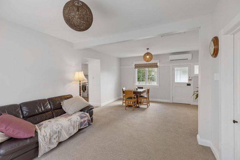 Photo of property in 2 Ngahina Street, Marton, 4710