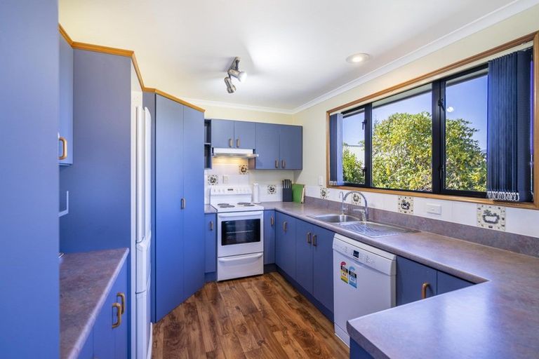 Photo of property in 15 Home Street, Manapouri, 9679