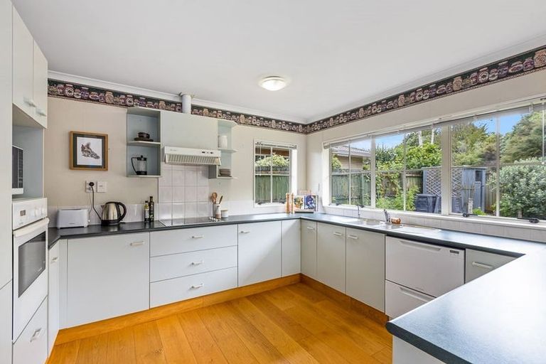 Photo of property in 16 Vanderbilt Parade, Albany, Auckland, 0632