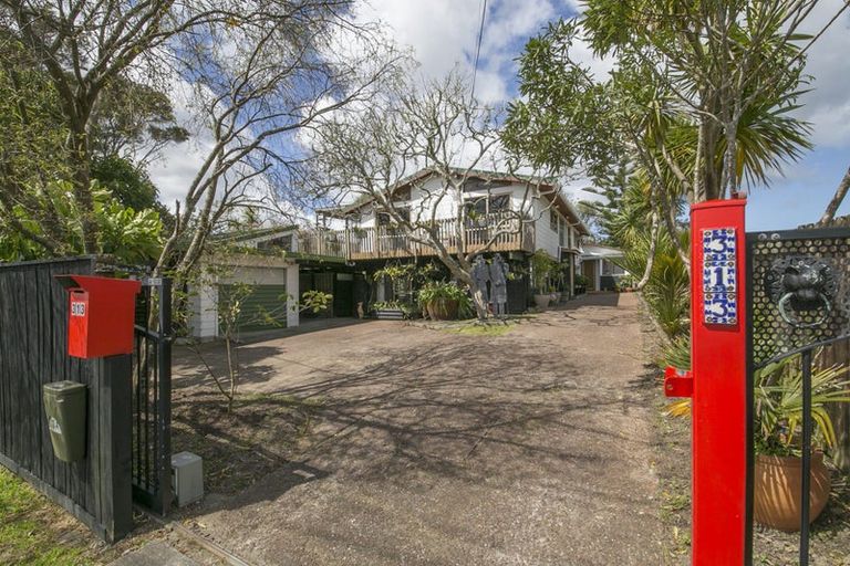 Photo of property in 313 Glengarry Road, Glen Eden, Auckland, 0602