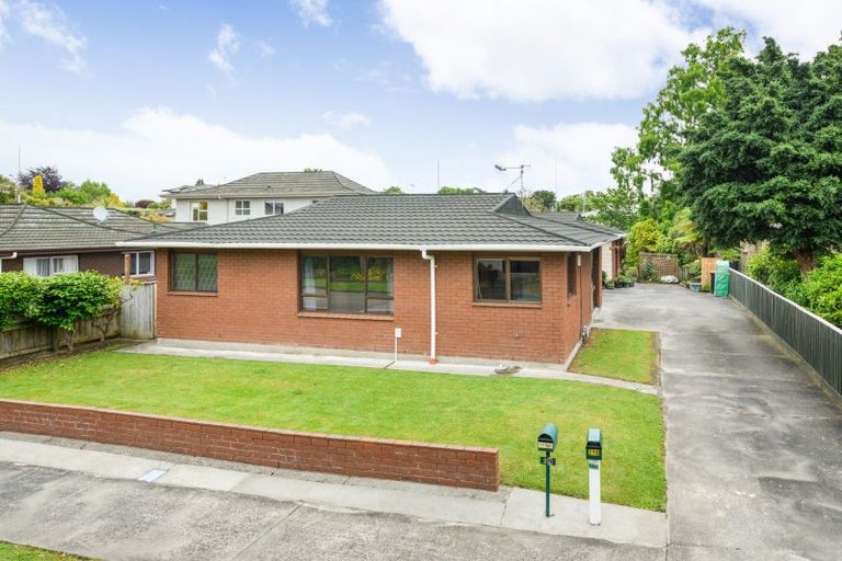 Photo of property in 1/29 Redwood Grove, Hokowhitu, Palmerston North, 4410