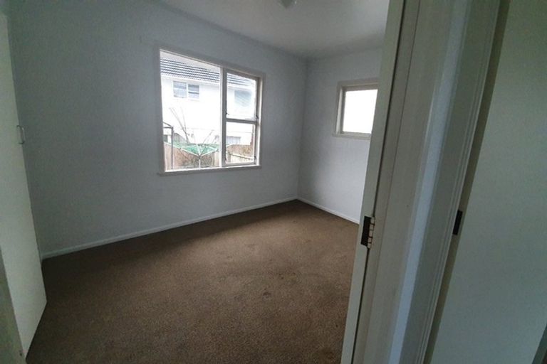 Photo of property in 1 Diana Drive, Glenfield, Auckland, 0629