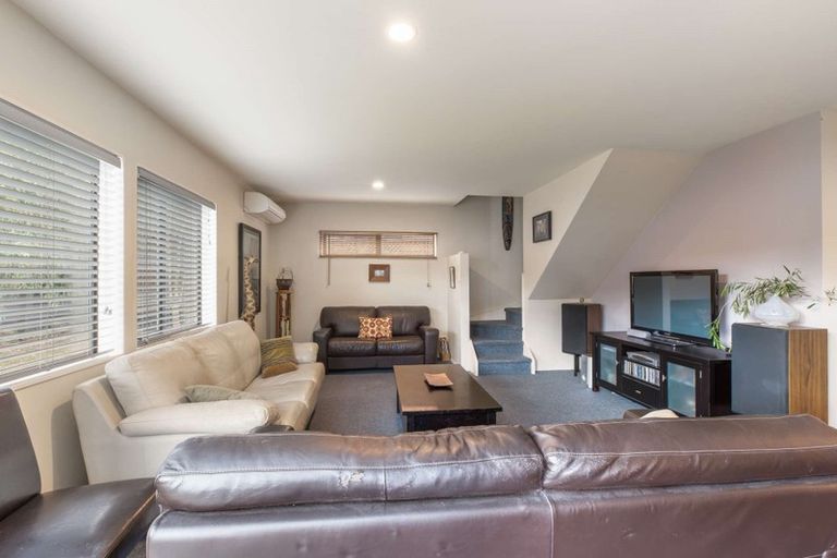 Photo of property in 8/37 Fields Parade, Oteha, Auckland, 0632