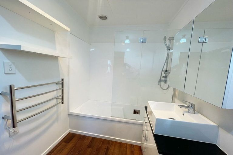 Photo of property in 1/294 West Coast Road, Glen Eden, Auckland, 0602