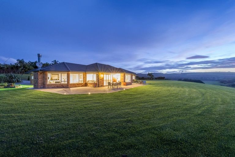Photo of property in 135a Hutchinson Road, Helensville, 0875