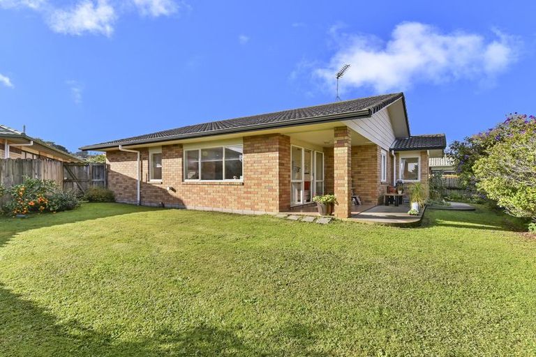 Photo of property in 21 Emmerdale Avenue, Papakura, 2110