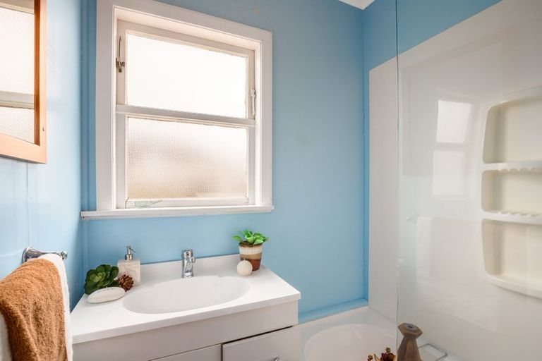 Photo of property in 76 Peel Place, Wainuiomata, Lower Hutt, 5014