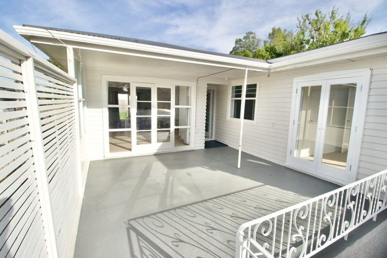 Photo of property in 79 Sabulite Road, Kelston, Auckland, 0602