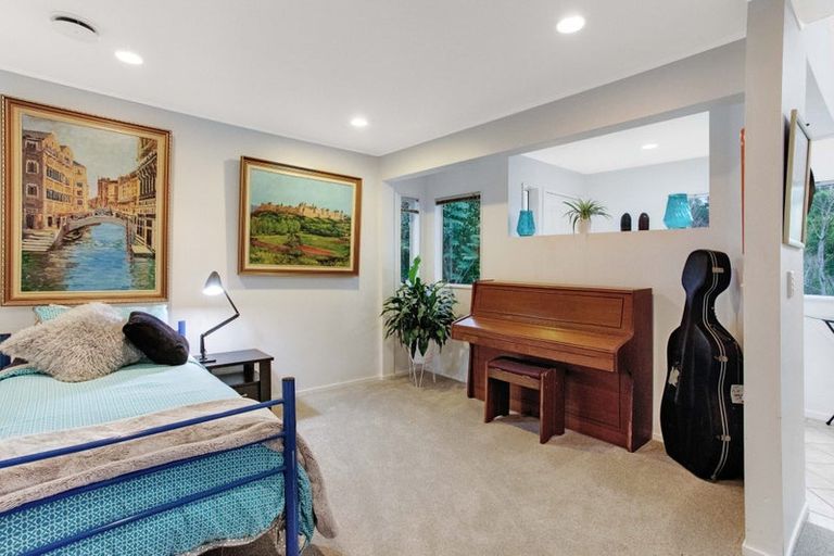 Photo of property in 23 Pinewood Grove, Botany Downs, Auckland, 2010