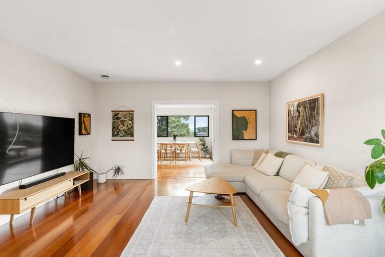Photo of property in 122 Island Bay Road, Beach Haven, Auckland, 0626