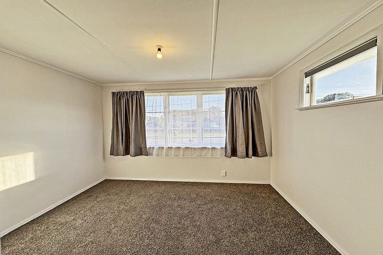 Photo of property in 240 Cornfoot Street, Castlecliff, Whanganui, 4501