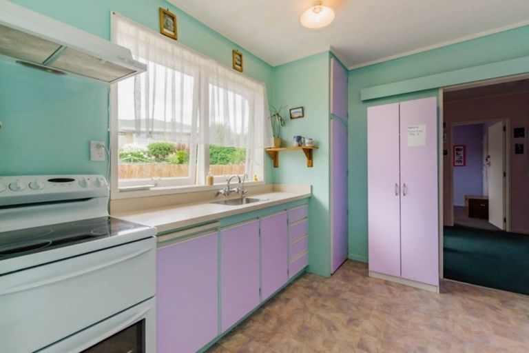 Photo of property in 6a Te Uruhi Grove, Paraparaumu, 5032