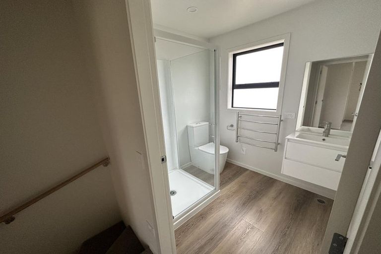 Photo of property in 5/7 Wainuiomata Road, Wainuiomata, Lower Hutt, 5014