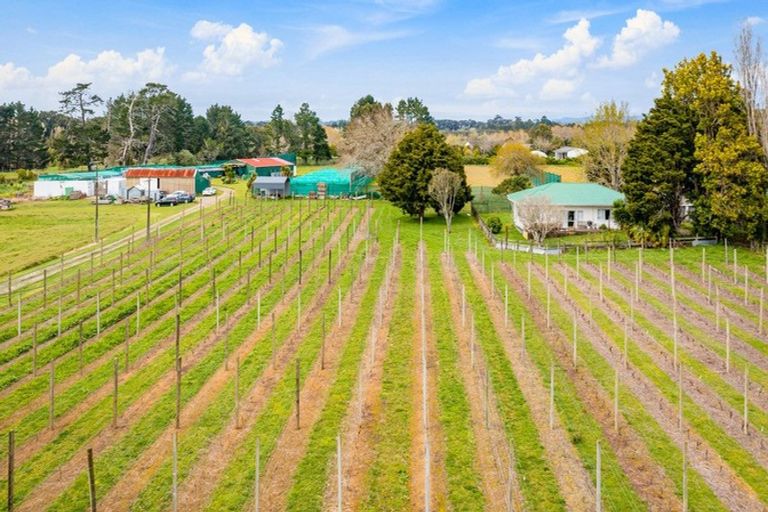 Photo of property in 51 Smith Road, Kumeu, 0891