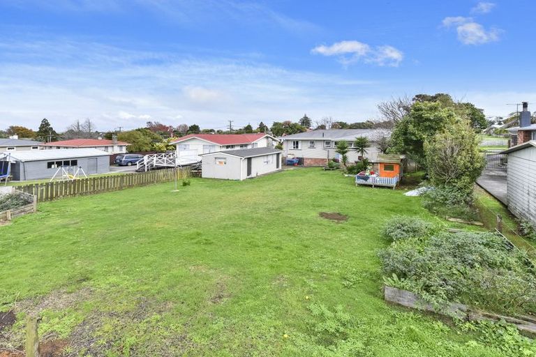 Photo of property in 27 Rimu Road, Oratia, Auckland, 0604