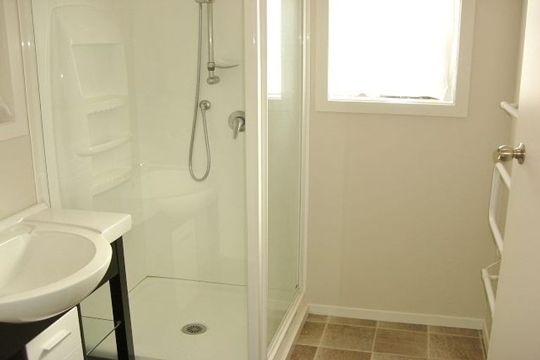 Photo of property in 1/9-11 Masterton Road, Rothesay Bay, Auckland, 0630