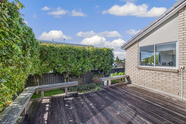 Photo of property in 2 Oakpark Place, West Harbour, Auckland, 0618