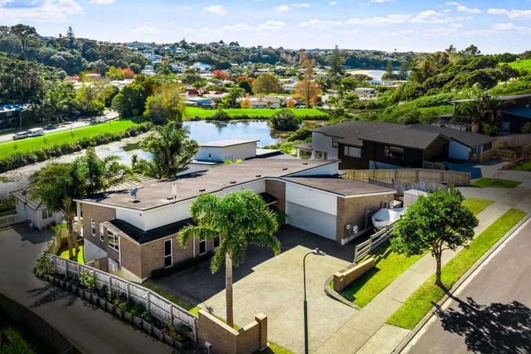 Photo of property in 15 Hawaiian Parade, Arkles Bay, Whangaparaoa, 0932