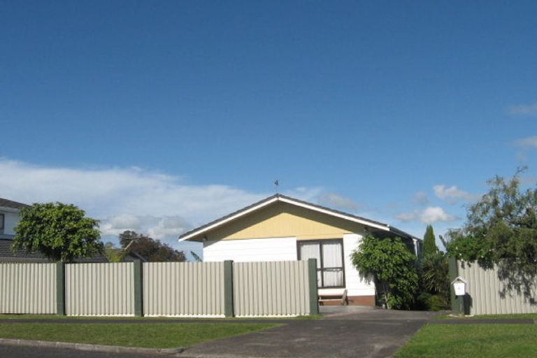 Photo of property in 4 Lewisham Street, Highland Park, Auckland, 2010