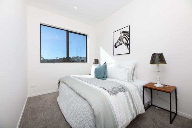 Photo of property in 17e Ranch Avenue, Beach Haven, Auckland, 0626