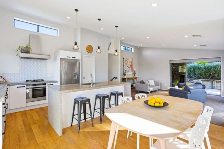 Photo of property in 10 Gavinike Place, Waimauku, 0812