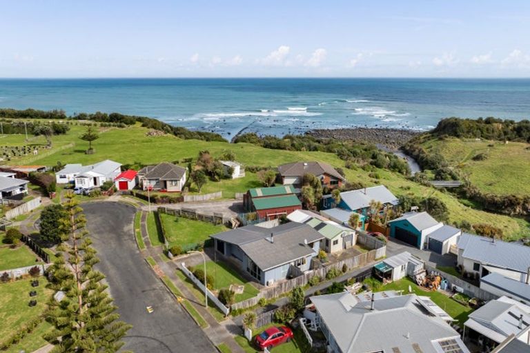 Photo of property in 22 Hickey Place, Opunake, 4616
