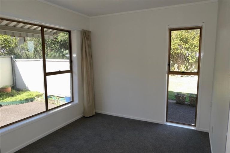 Photo of property in 121 Chivalry Road, Glenfield, Auckland, 0629