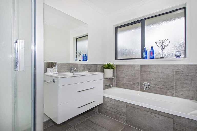 Photo of property in 31 Kitemaunga Avenue, One Tree Point, 0118