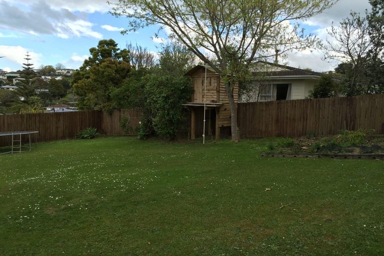 Photo of property in 8 Cottam Grove, Northcross, Auckland, 0632