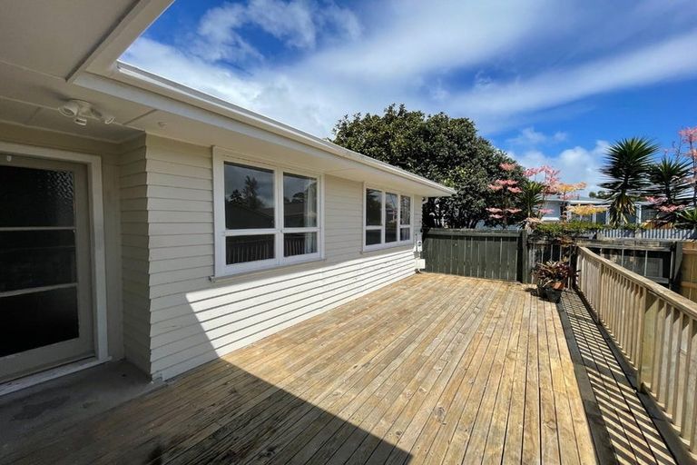 Photo of property in 35 Tarata Crescent, Mangere Bridge, Auckland, 2022