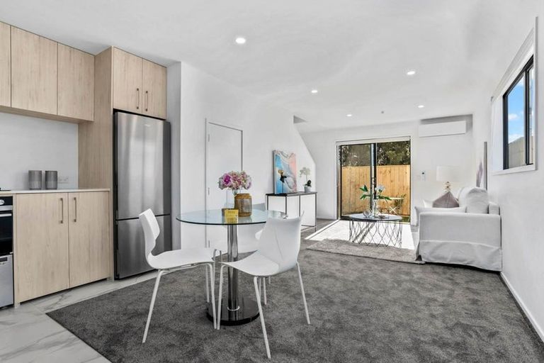 Photo of property in 5/137 Tirimoana Road, Te Atatu South, Auckland, 0602