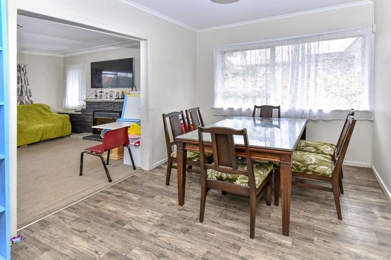 Photo of property in 27 Rimu Road, Oratia, Auckland, 0604