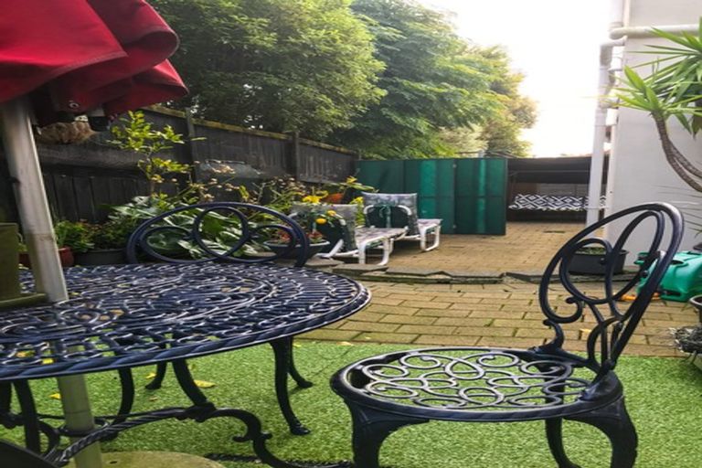 Photo of property in 106 Meadowland Drive, Somerville, Auckland, 2014