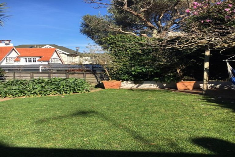 Photo of property in 3 Newman Terrace, Thorndon, Wellington, 6011