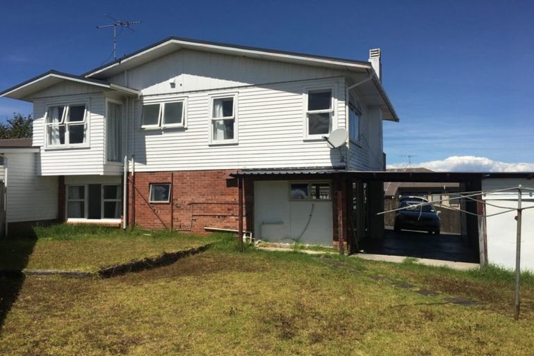 Photo of property in 3/270 Wairau Road, Glenfield, Auckland, 0627