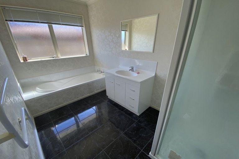 Photo of property in 54 Geneva Terrace, Kelvin Grove, Palmerston North, 4414