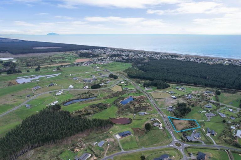 Photo of property in 83 Waitarere Rise Avenue, Waitarere, Levin, 5510