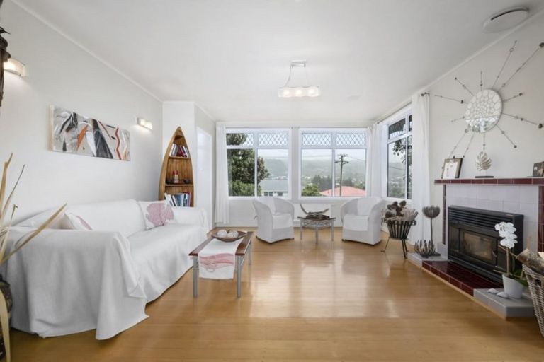 Photo of property in 89 Taylor Terrace, Tawa, Wellington, 5028