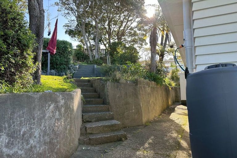 Photo of property in 24 Hollies Crescent, Johnsonville, Wellington, 6037