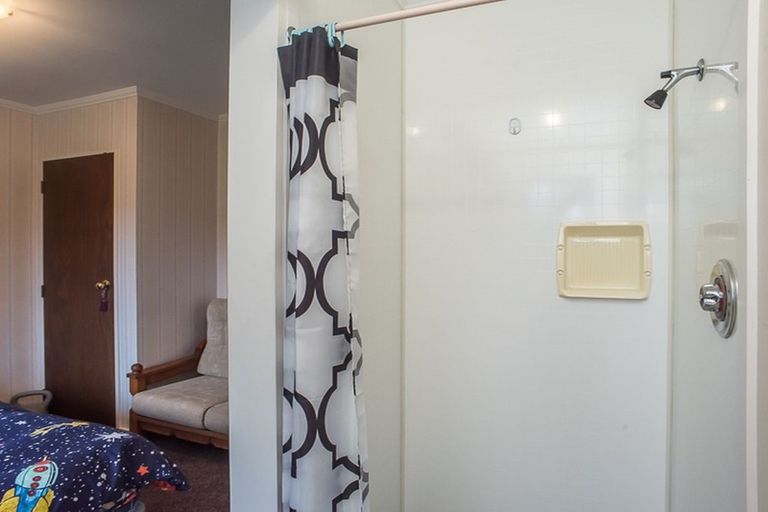 Photo of property in 21 Huia Street, Waikanae, 5036