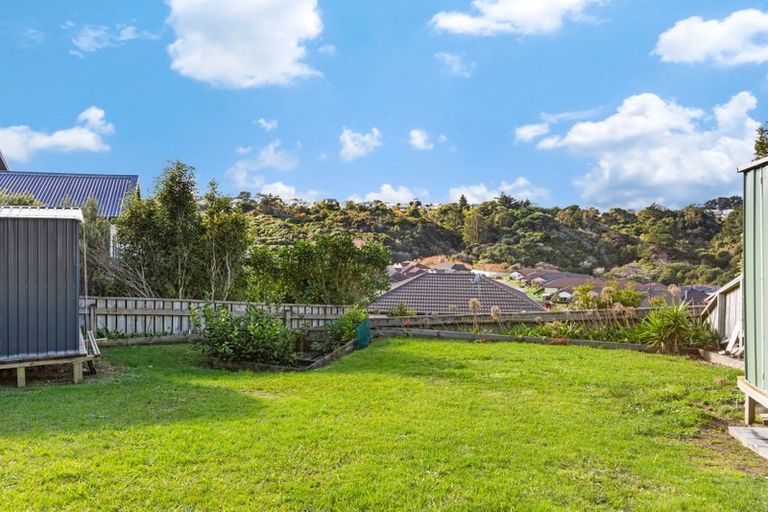 Photo of property in 5 Dusky Crescent, Aotea, Porirua, 5024