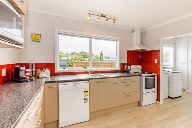Photo of property in 76 Gray Avenue, Paraparaumu Beach, Paraparaumu, 5032