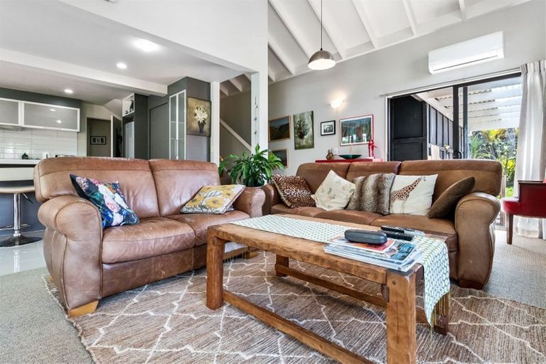 Photo of property in 122 Waireka Place, Whangamata, 3620