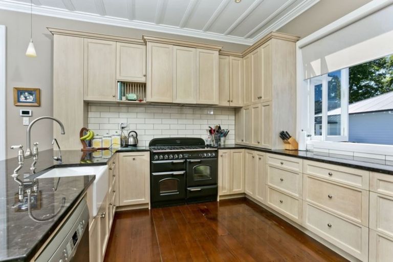 Photo of property in 1 Mozeley Avenue, Devonport, Auckland, 0624