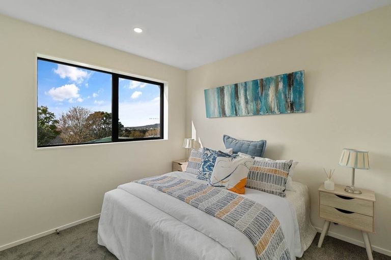 Photo of property in 8b Deuxberry Avenue, Northcote, Auckland, 0627