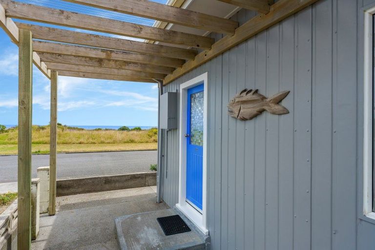 Photo of property in 22 Marine Parade, Otaki Beach, Otaki, 5512